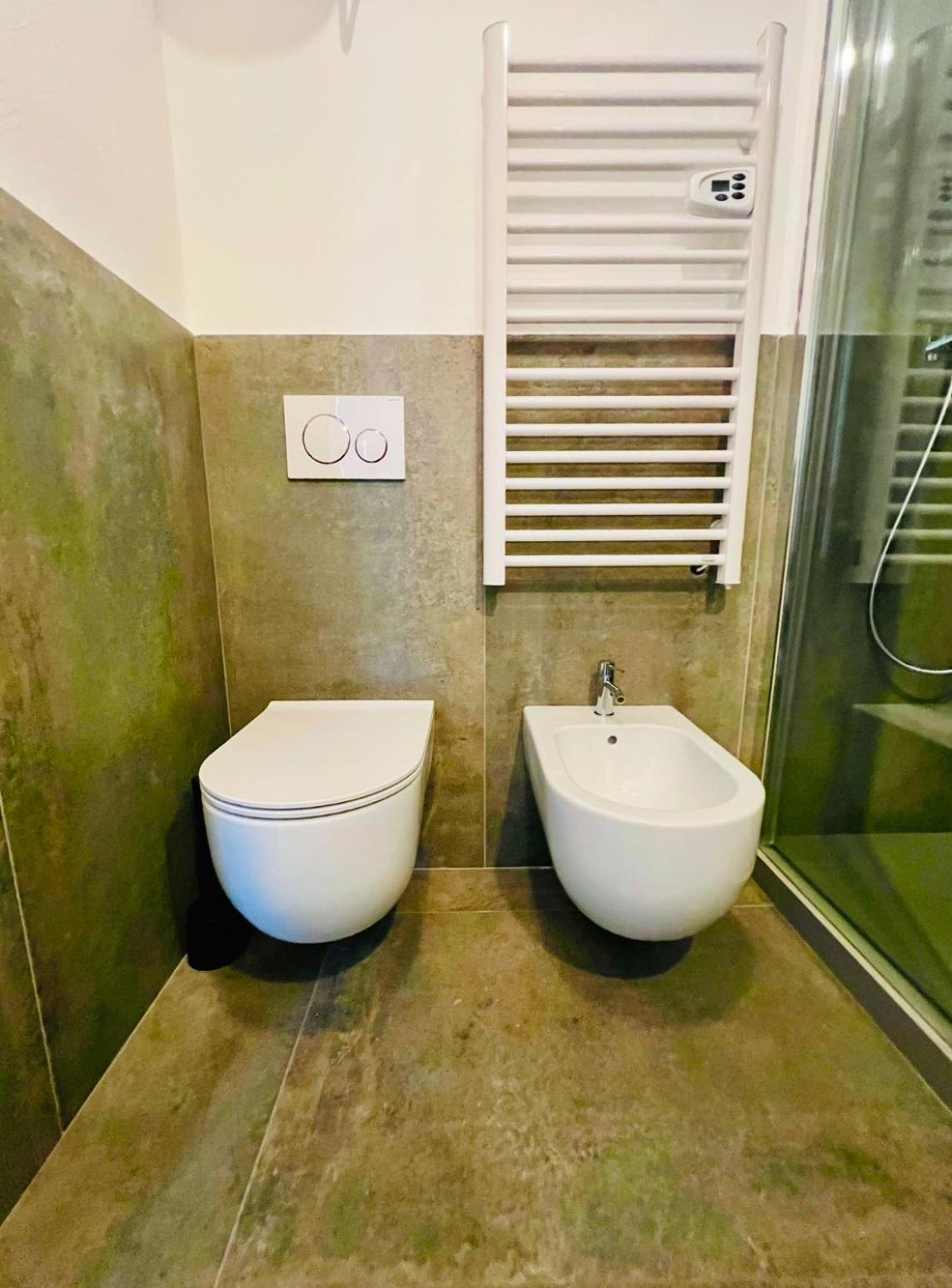 3 In Navigli Center Close To The Metro With Parking *