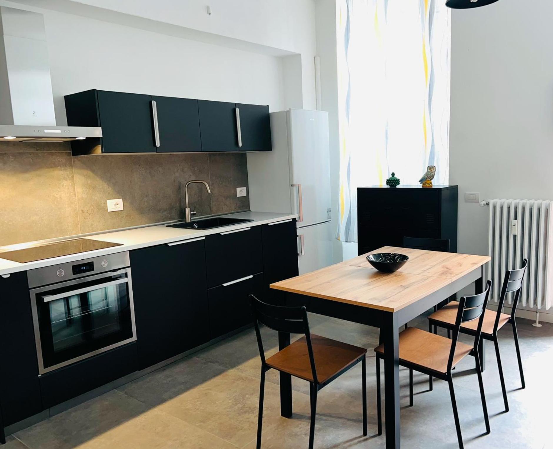 3 In Navigli Center Close To The Metro With Parking * Milan
