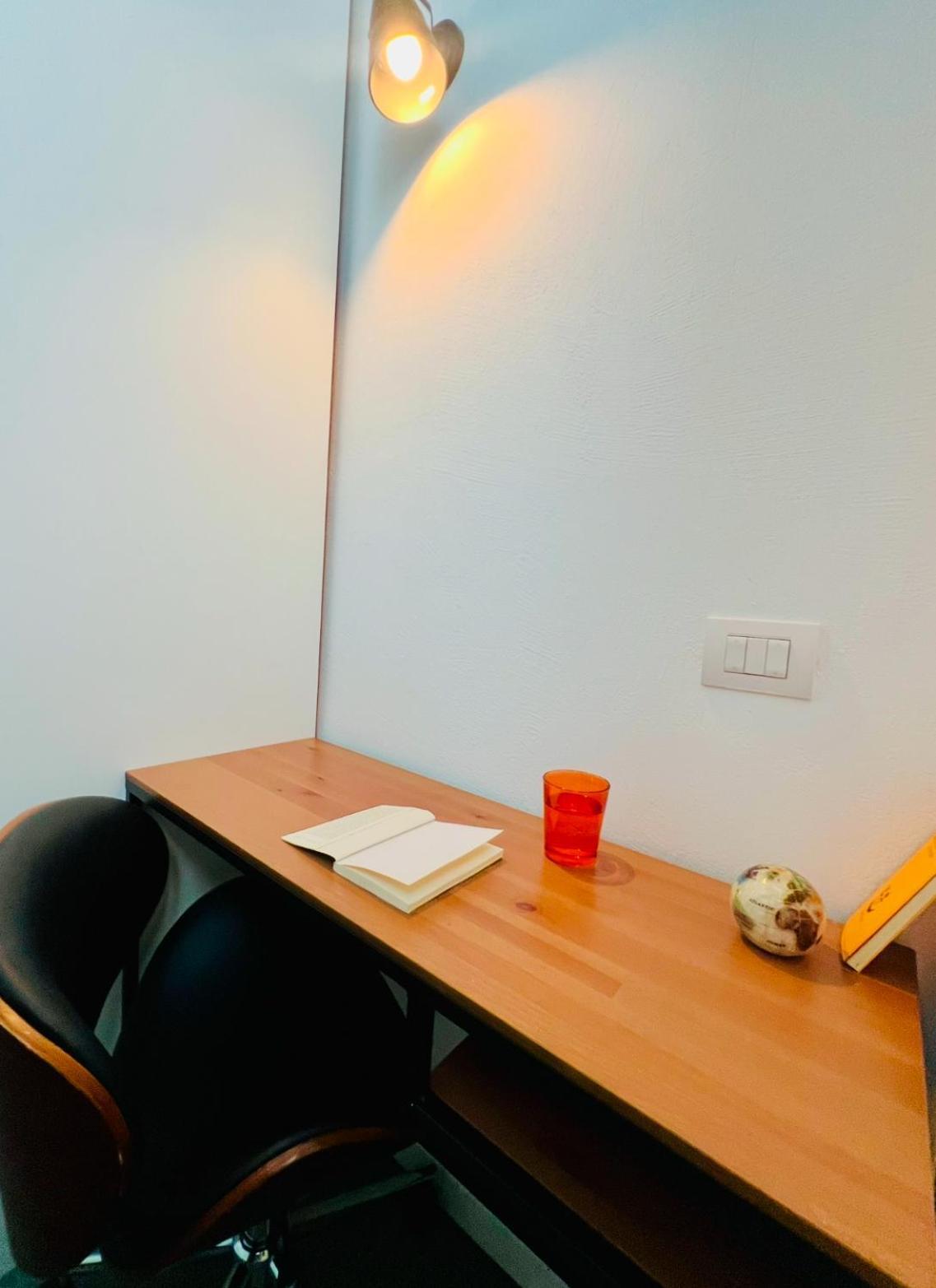 3 In Navigli Center Close To The Metro With Parking Appartement
