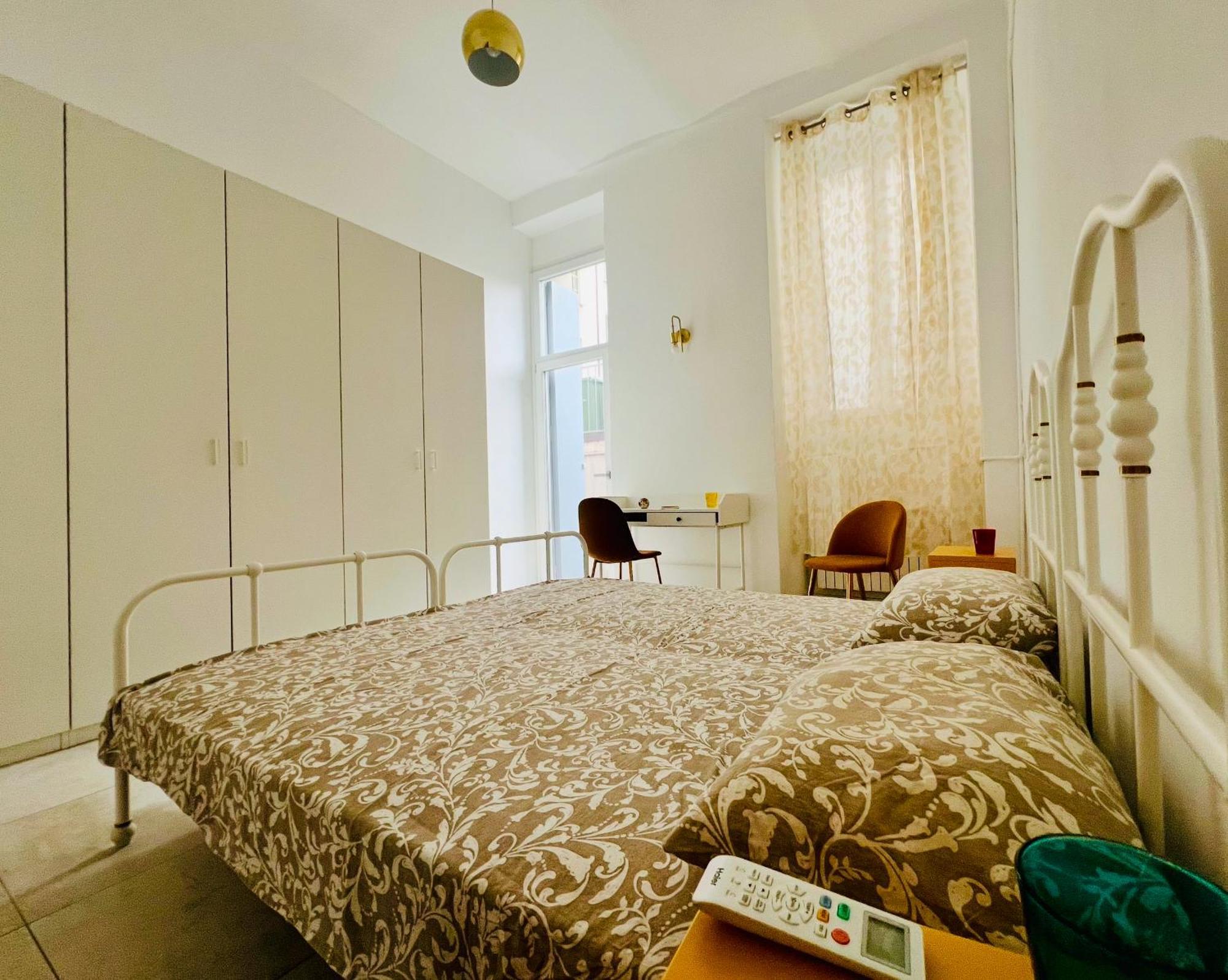 3 In Navigli Center Close To The Metro With Parking