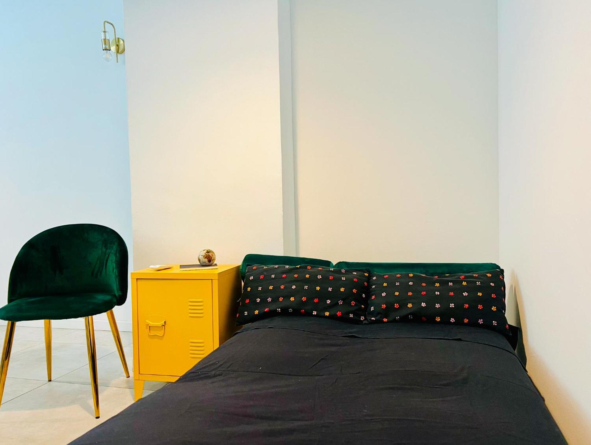 3 In Navigli Center Close To The Metro With Parking Appartement *